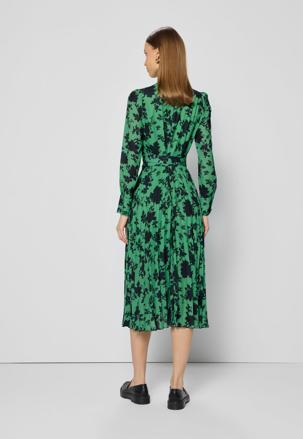 Sukienka w kwiaty z plisowanym dołem NYLA