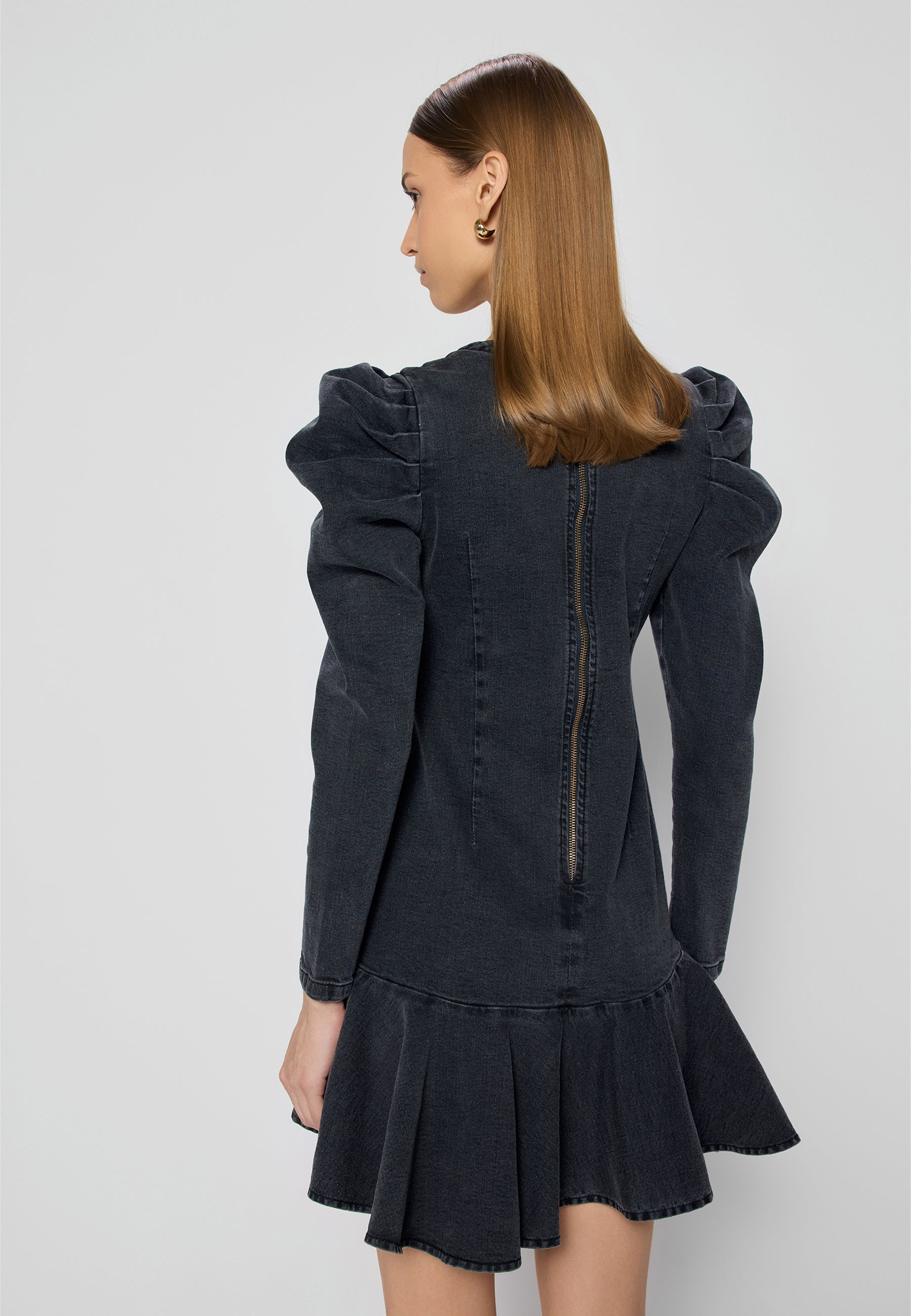 Czarna sukienka jeansowa ADEMY