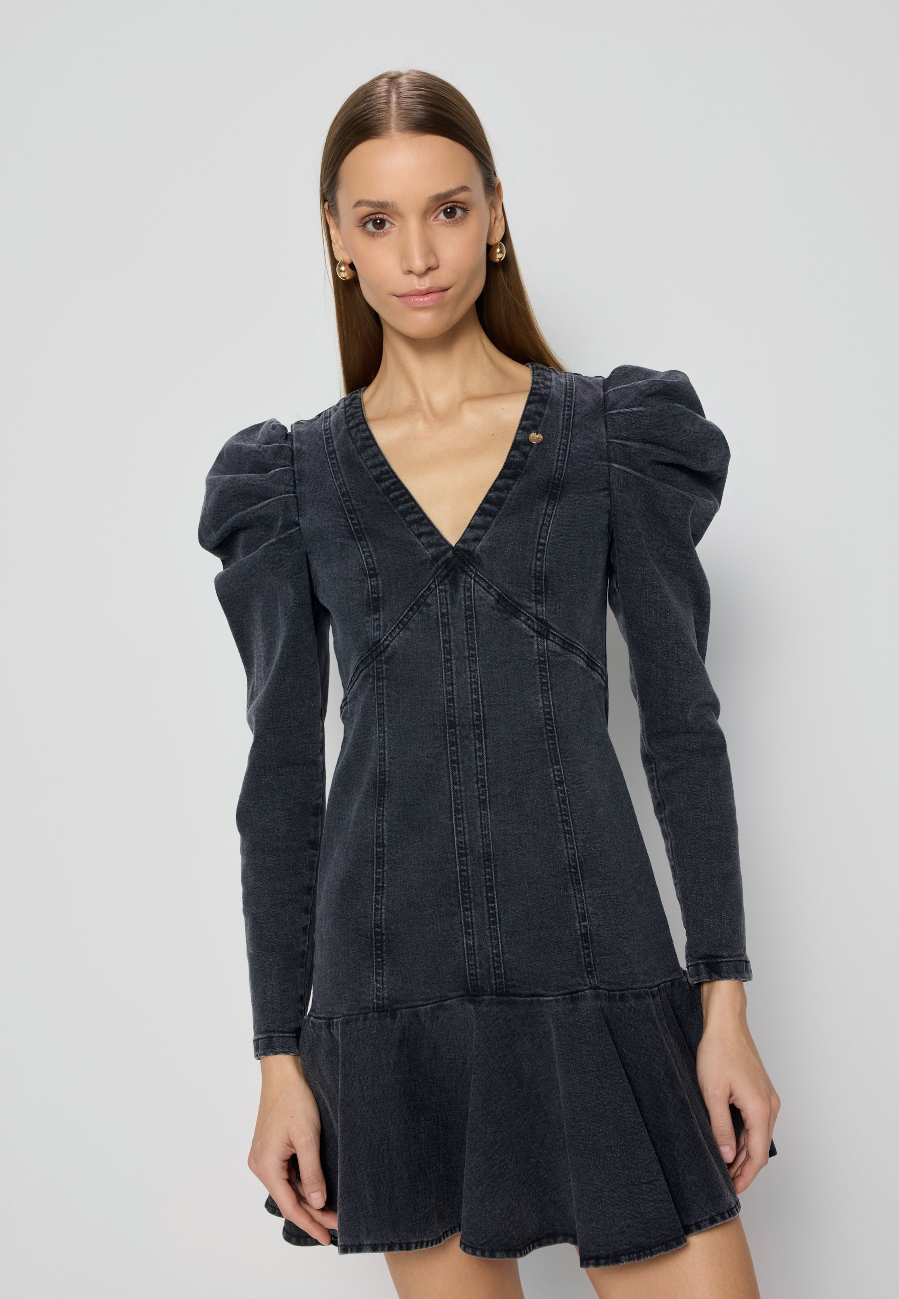 Czarna sukienka jeansowa ADEMY