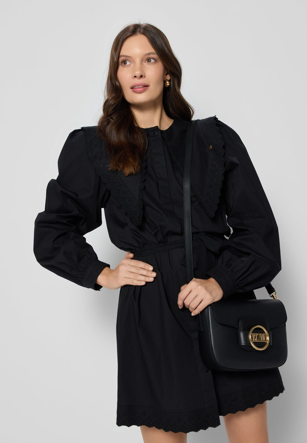 Sukienka z ozdobnym kołnierzem TARQUA