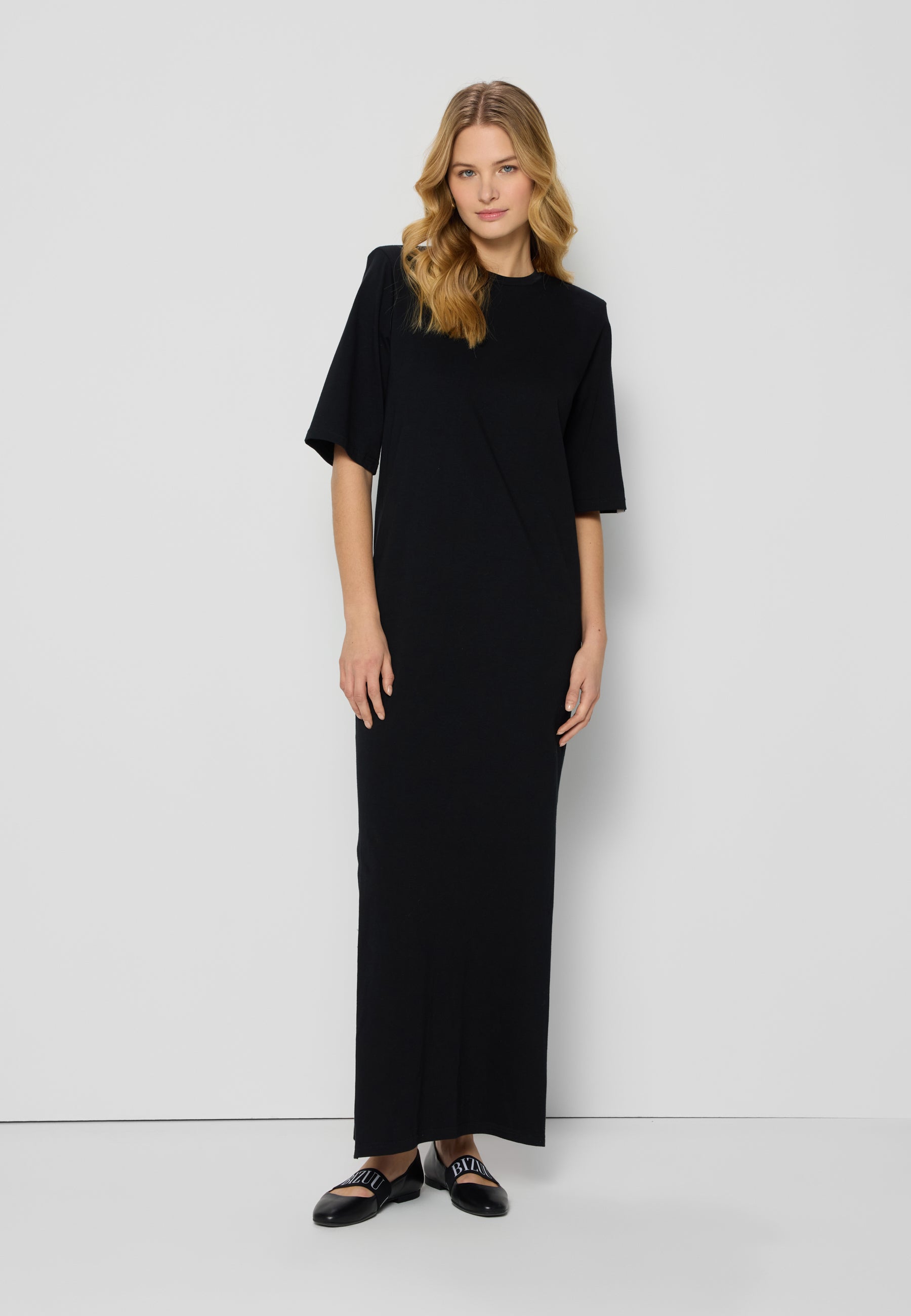 Czarna sukienka maxi z dzianiny JULISSA