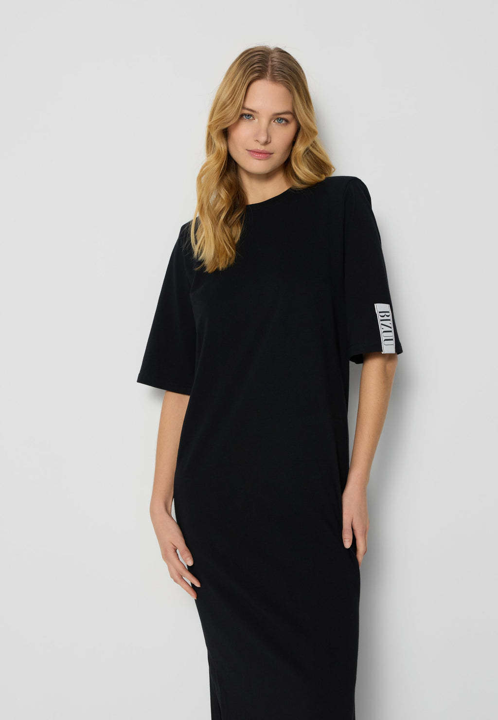 Czarna sukienka maxi z dzianiny JULISSA