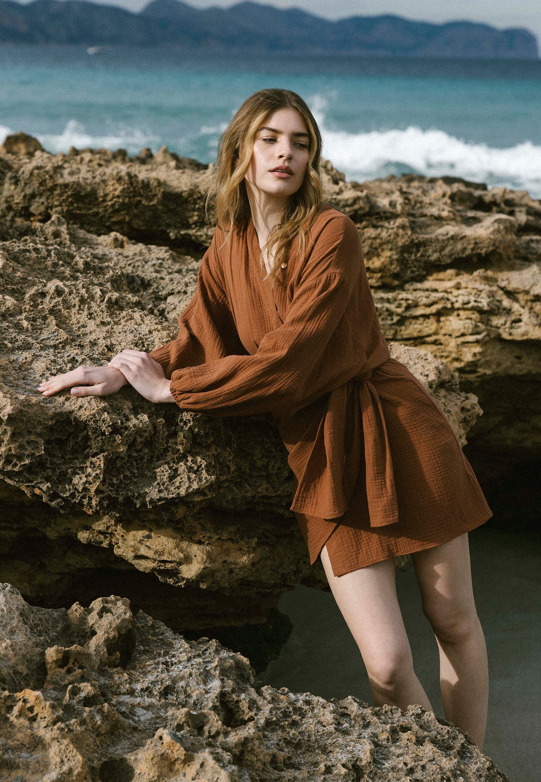 Brązowa sukienka mini z bawełny organicznej MOULINS