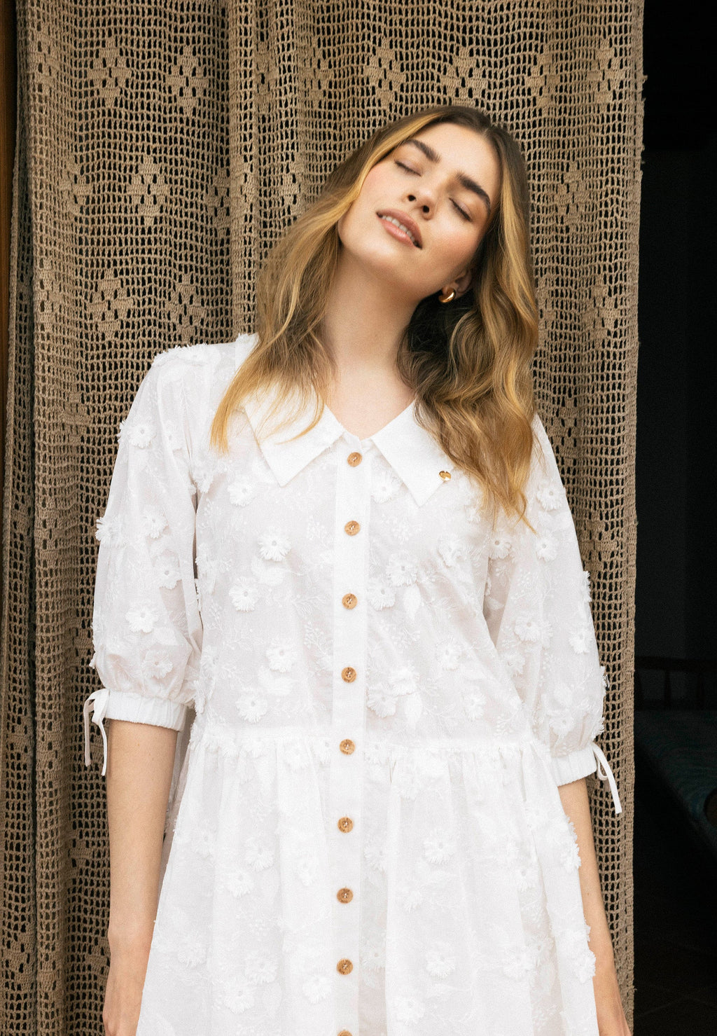 Biała rozszerzana sukienka mini VIKKA