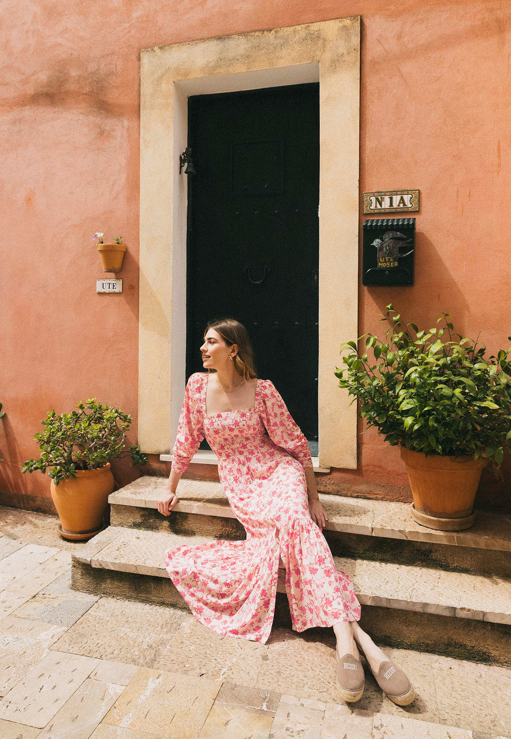 Czerwona sukienka midi w autorski print PATRYA