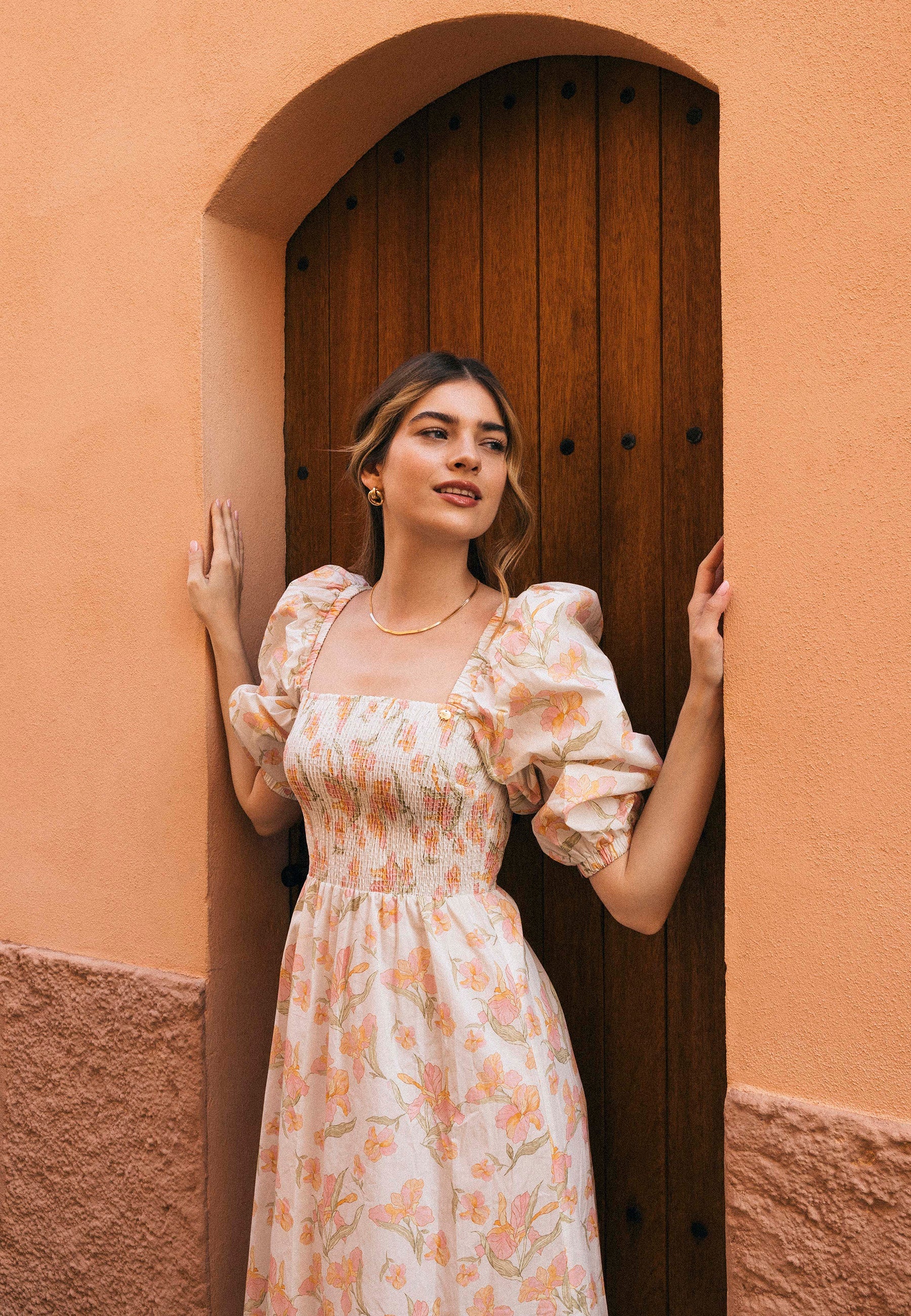 Midi sukienka w kwiatowy print LUMIA multikolor