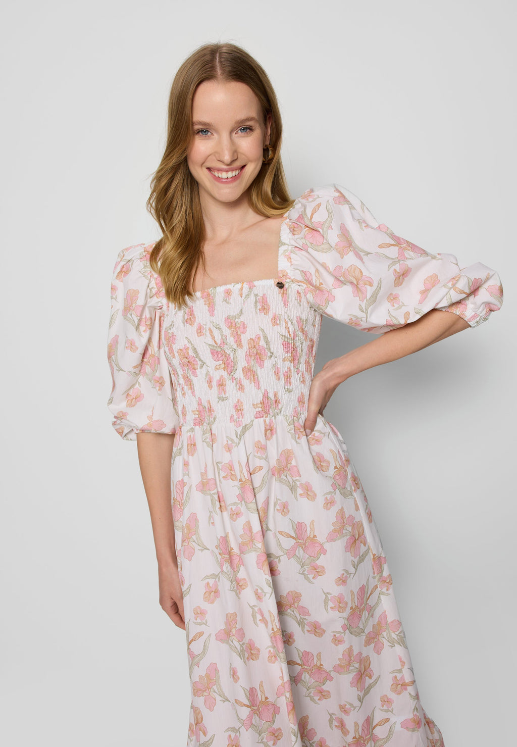 Midi sukienka w kwiatowy print LUMIA multikolor