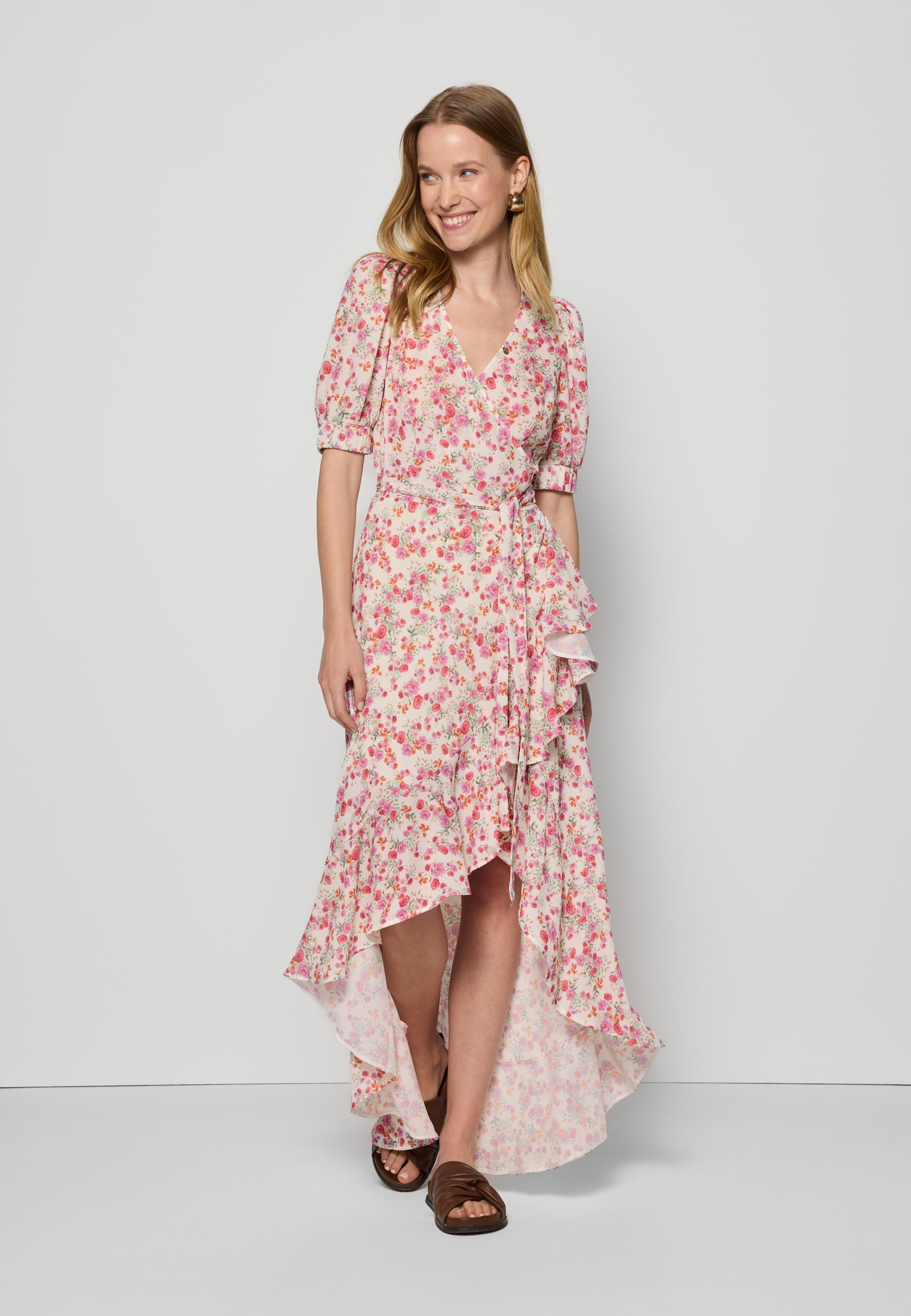 Kopertowa sukienka z ozdobną falbanką ISLAY multikolor