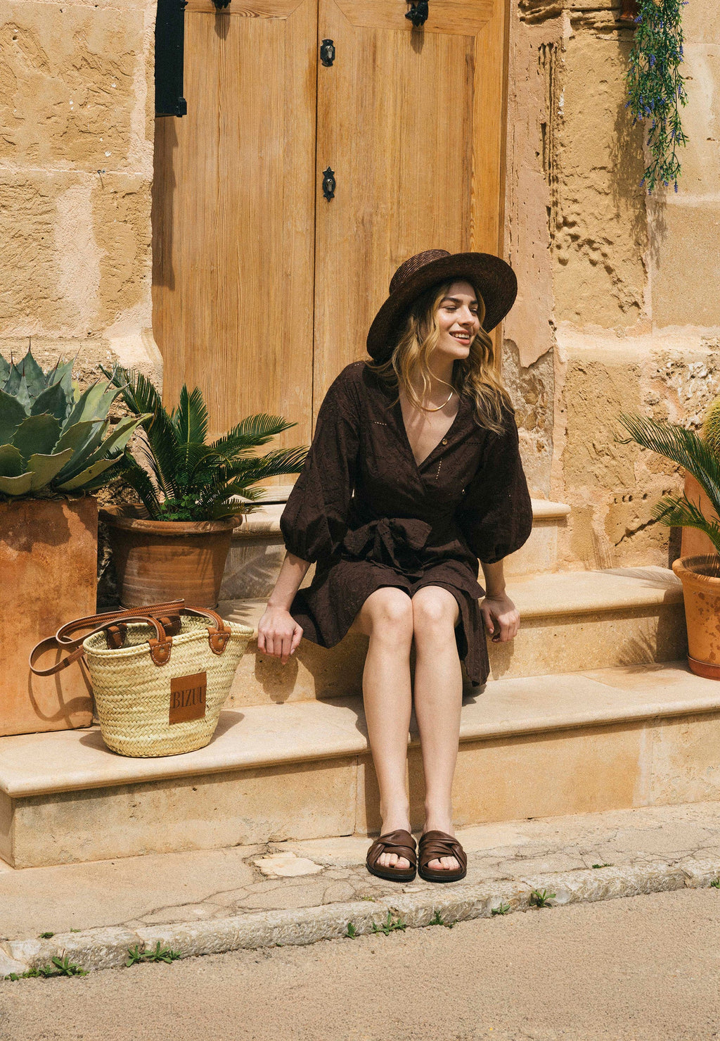 Kopertowa sukienka mini AMBROSIA brązowa