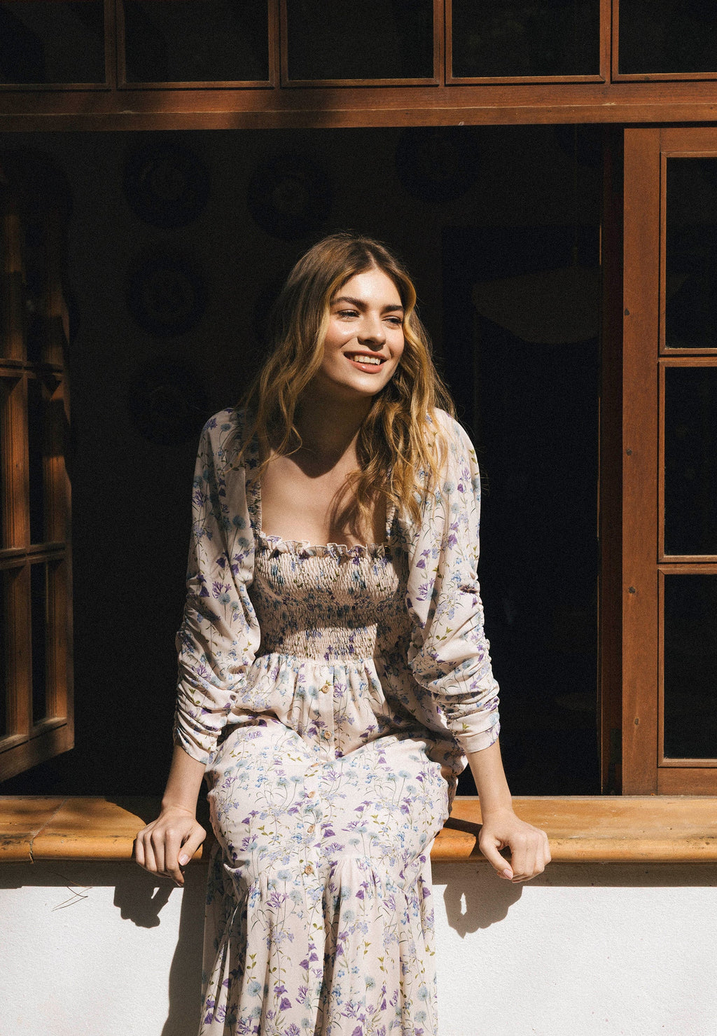 Kremowa sukienka midi w autorski print PATRYA