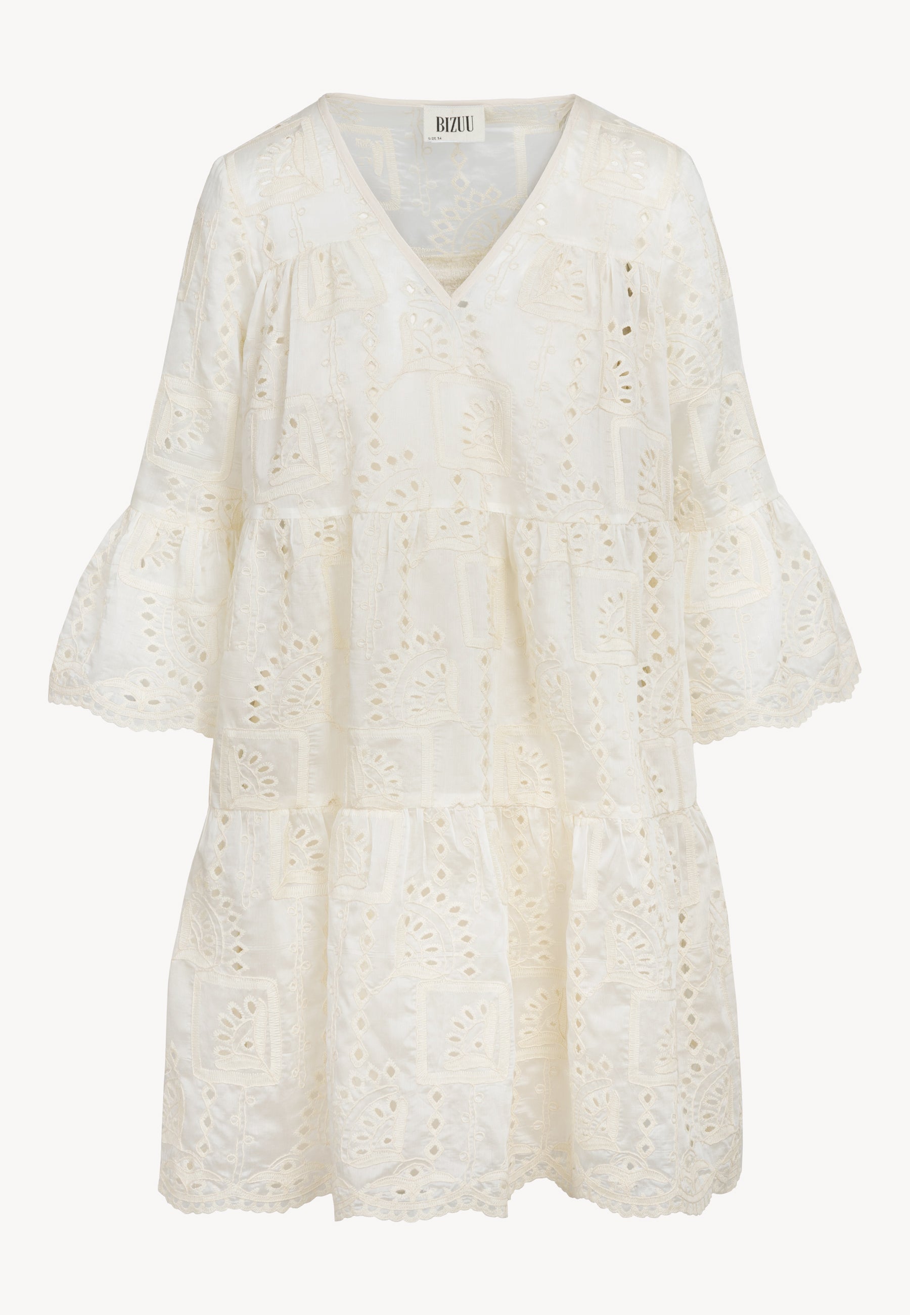 Kremowa sukienka mini z ozdobnym rękawem SANTIA