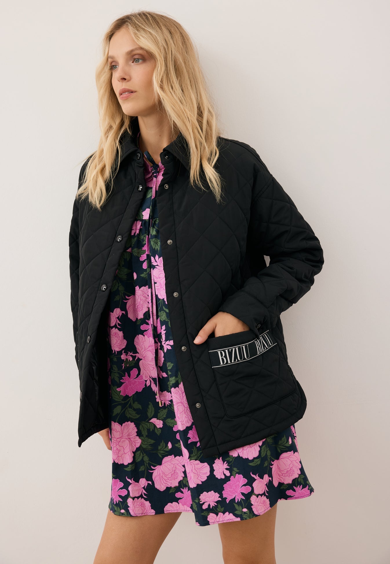 Mini sukienka z rozkloszowanym dołem AYOTE różowa