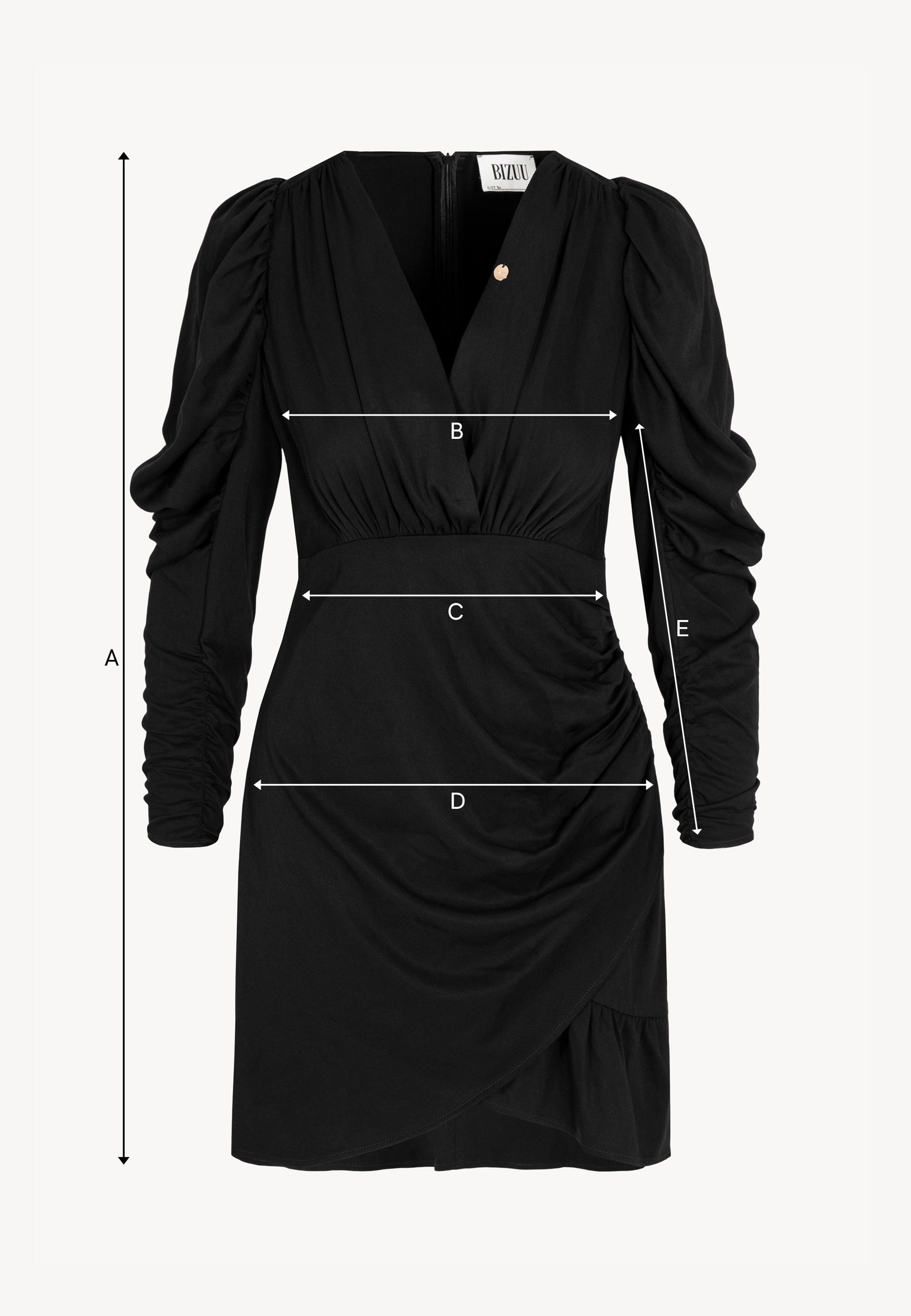 Czarna sukienka w ozdobnym marszczeniem LAZA