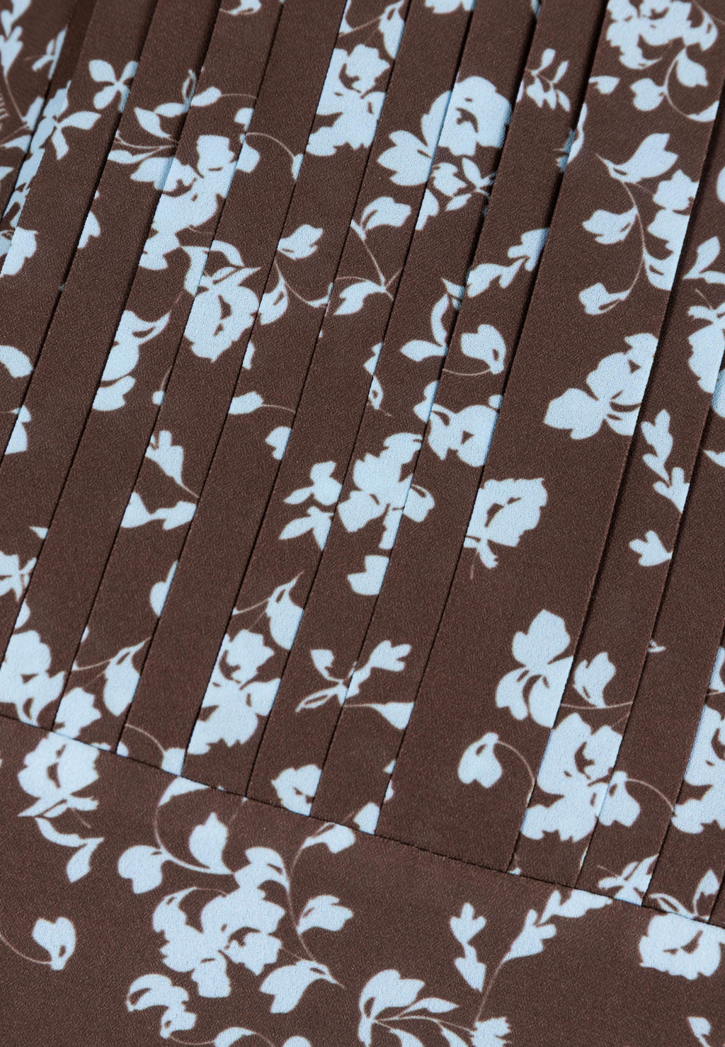 Midi sukienka z plisowanym dołem NYLA brązowa