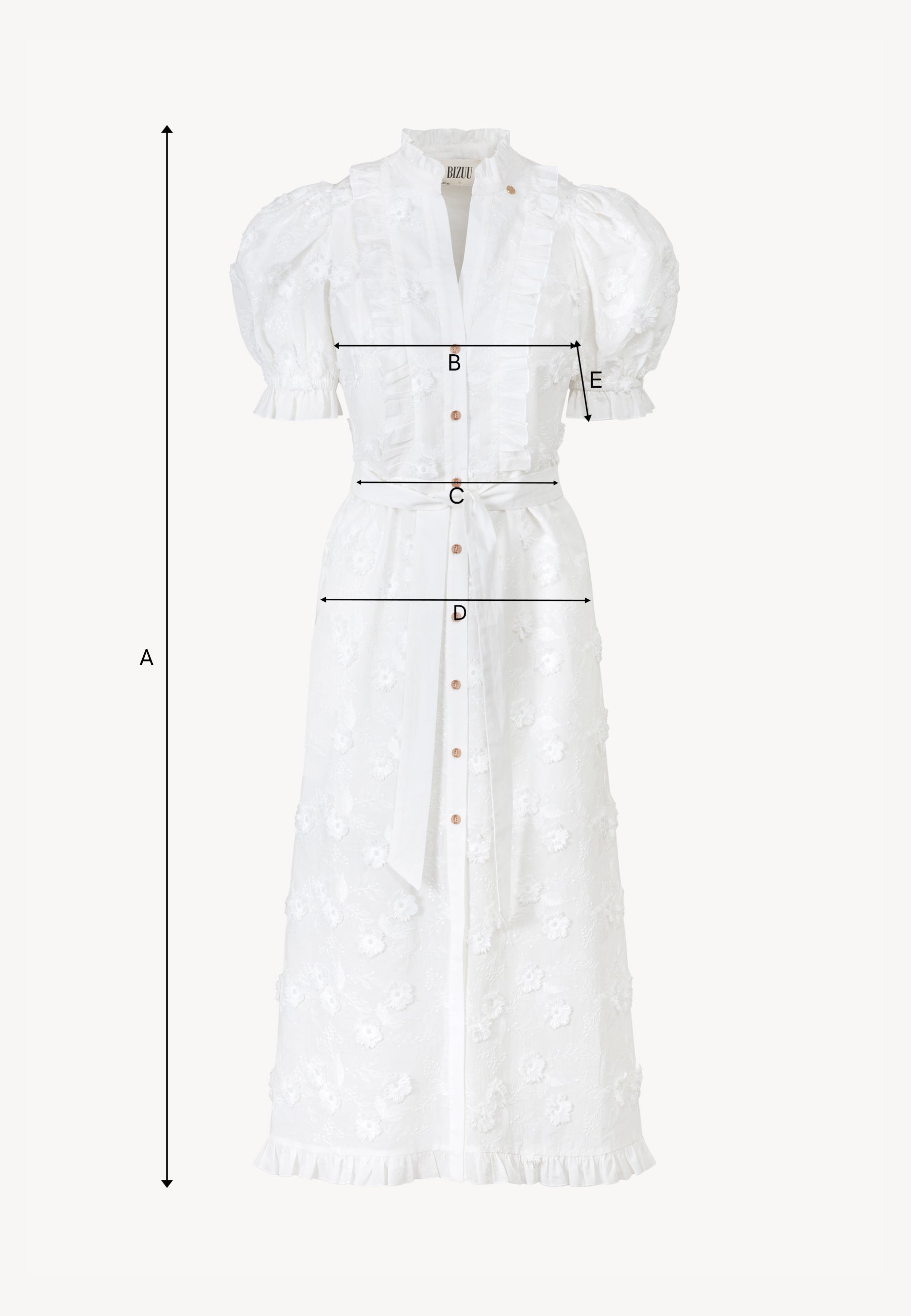 Biała sukienka midi z ozdobnymi kwiatkami NATTA